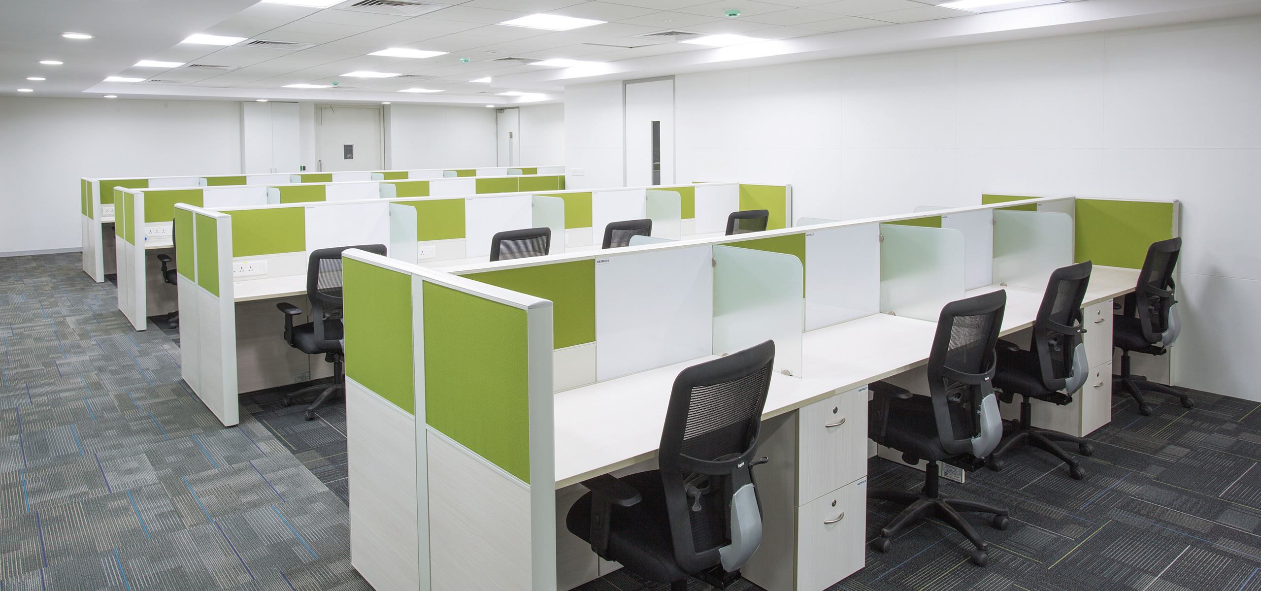 Machine Made Office Work Station And Cubicles