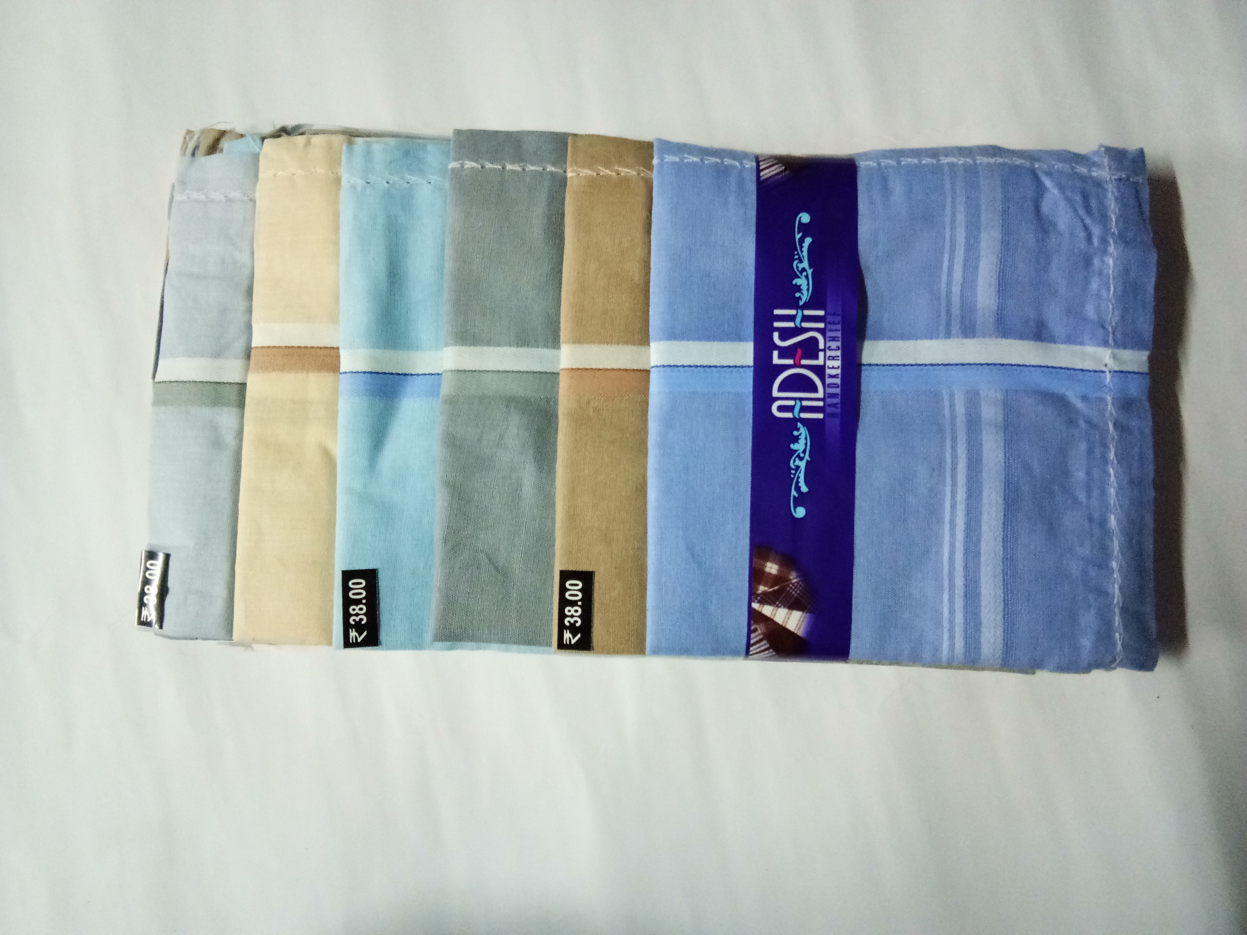 Mens Handkerchief - Cotton & Synthetic Yarn Blend, 1700 Pieces, Light Color, Minimalistic Design, Versatile Use For Work & Gifting