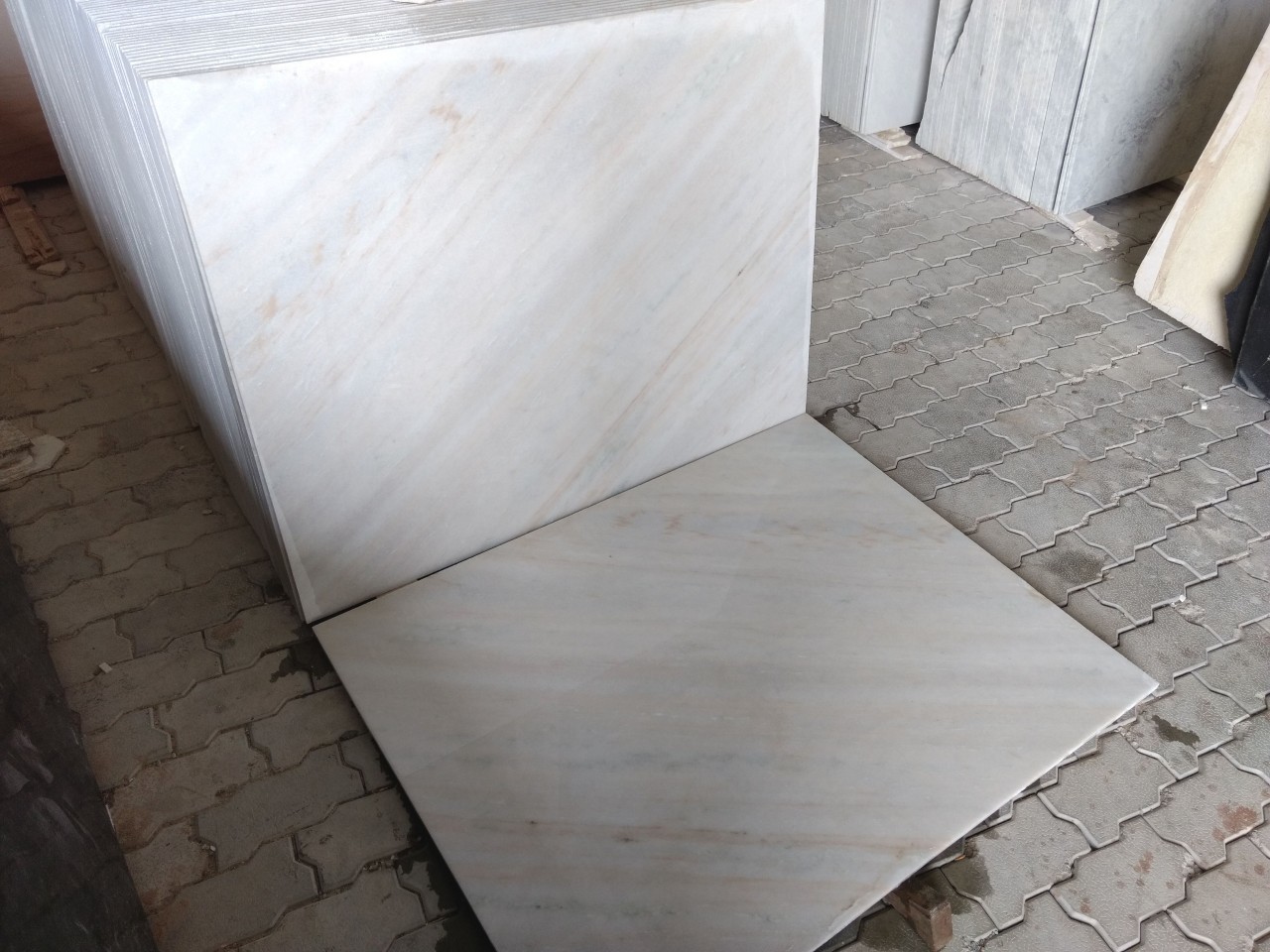 Morwad White Marble Size: 63*39*80