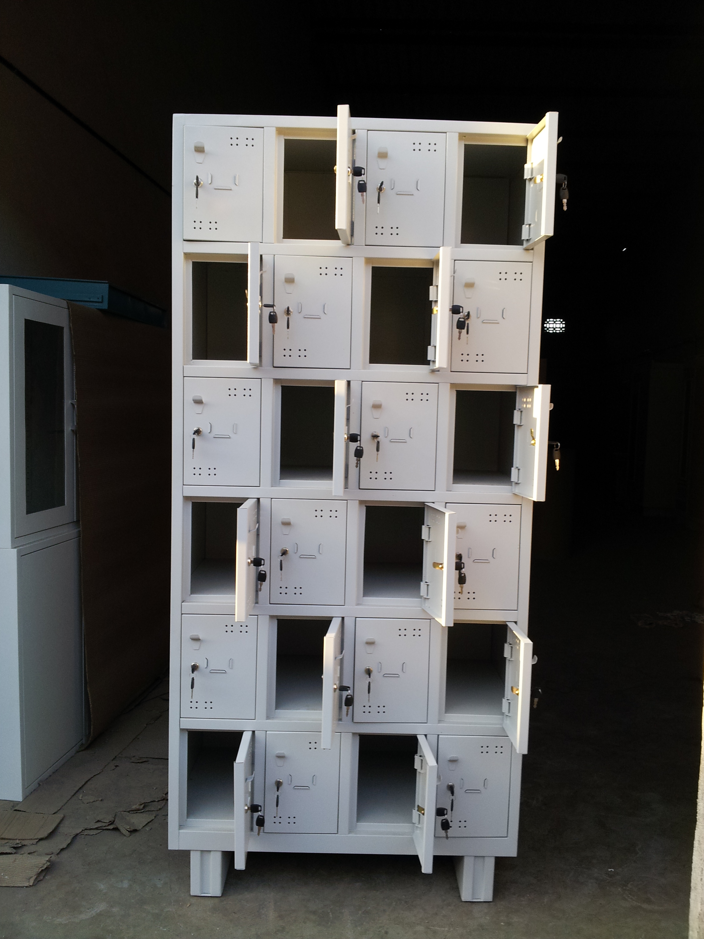 Machine Made Staff Lockers