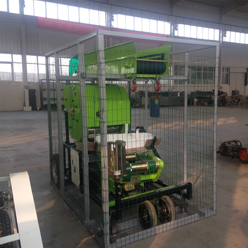 Semi Automatic Baler Wrapper Farmers Real Assistant Capacity: 2000 T/hr