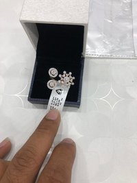 हीरे की सगाई की अंगूठी