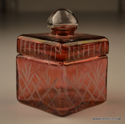 क्लियर ग्लास स्टॉपर के साथ पॉलिश लाल रंग का ग्लास जार