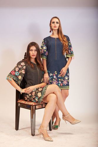 डेनिम लिनन कढ़ाईदार शॉर्ट ड्रेस