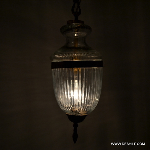 मेटल फिटिंग के साथ पारदर्शी ग्लास वॉल हैंगिंग कटिंग