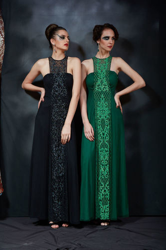 जॉर्जेट में हाथ से कढ़ाई की गई गाउन