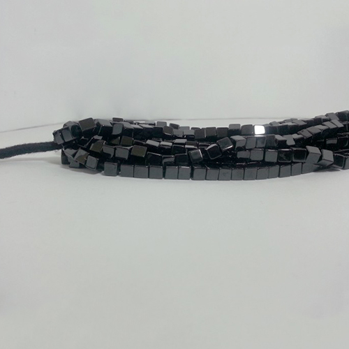 स्टोन नेचुरल ब्लैक स्पिनल क्यूब बॉक्स शेप्ड बीड्स