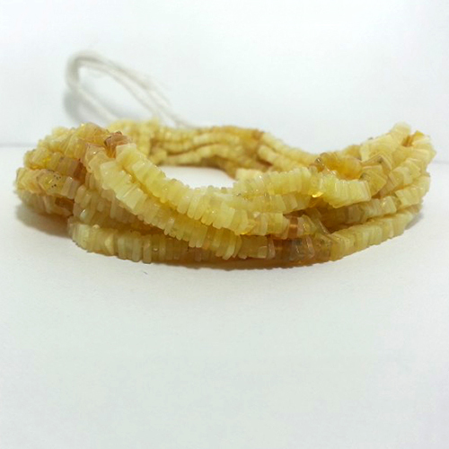 स्टोन येलो ओपल शेडेड प्लेन स्क्वायर हेशी बीड्स