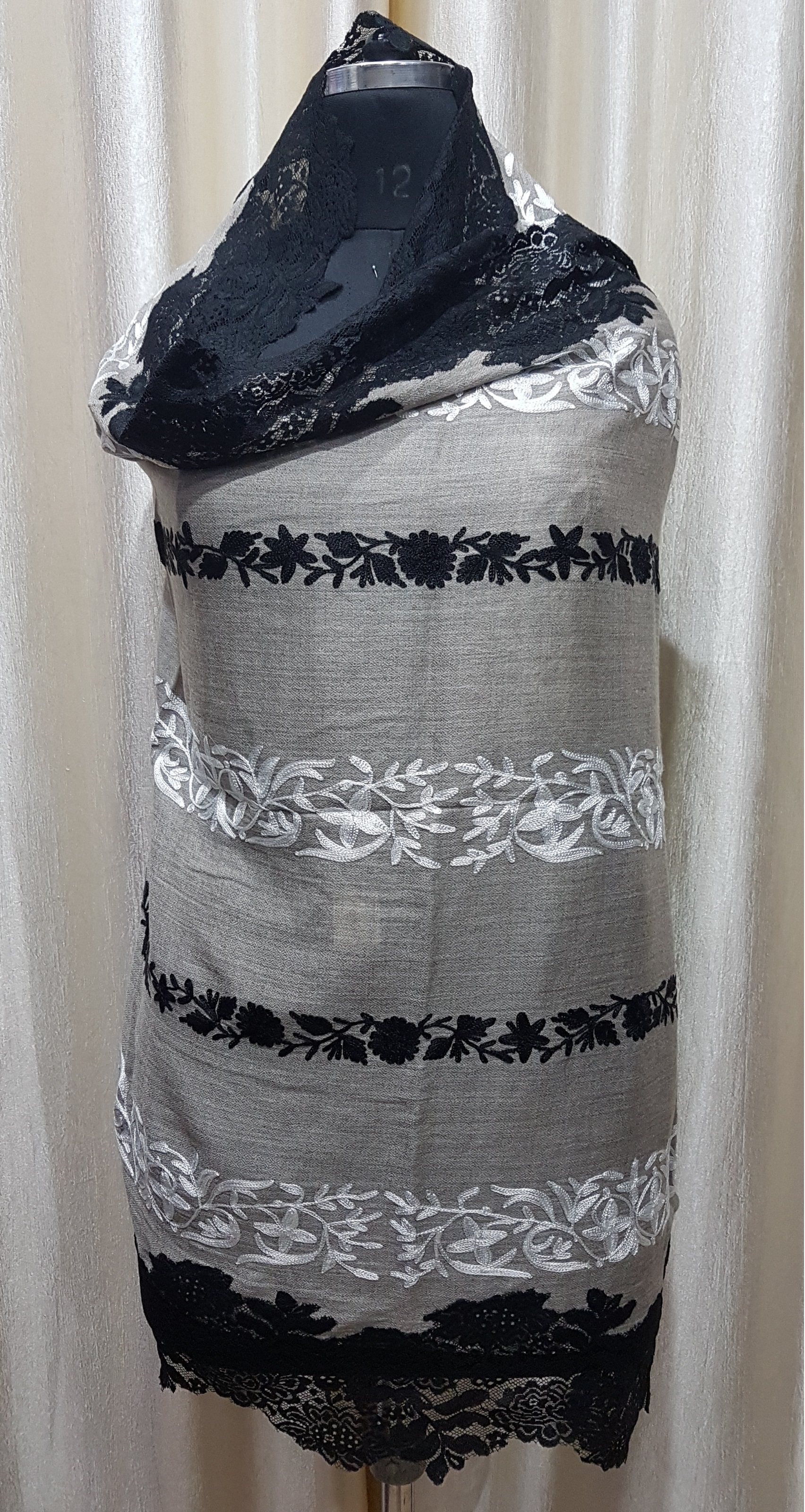 Assorted Fine Wool 4 Side Lace