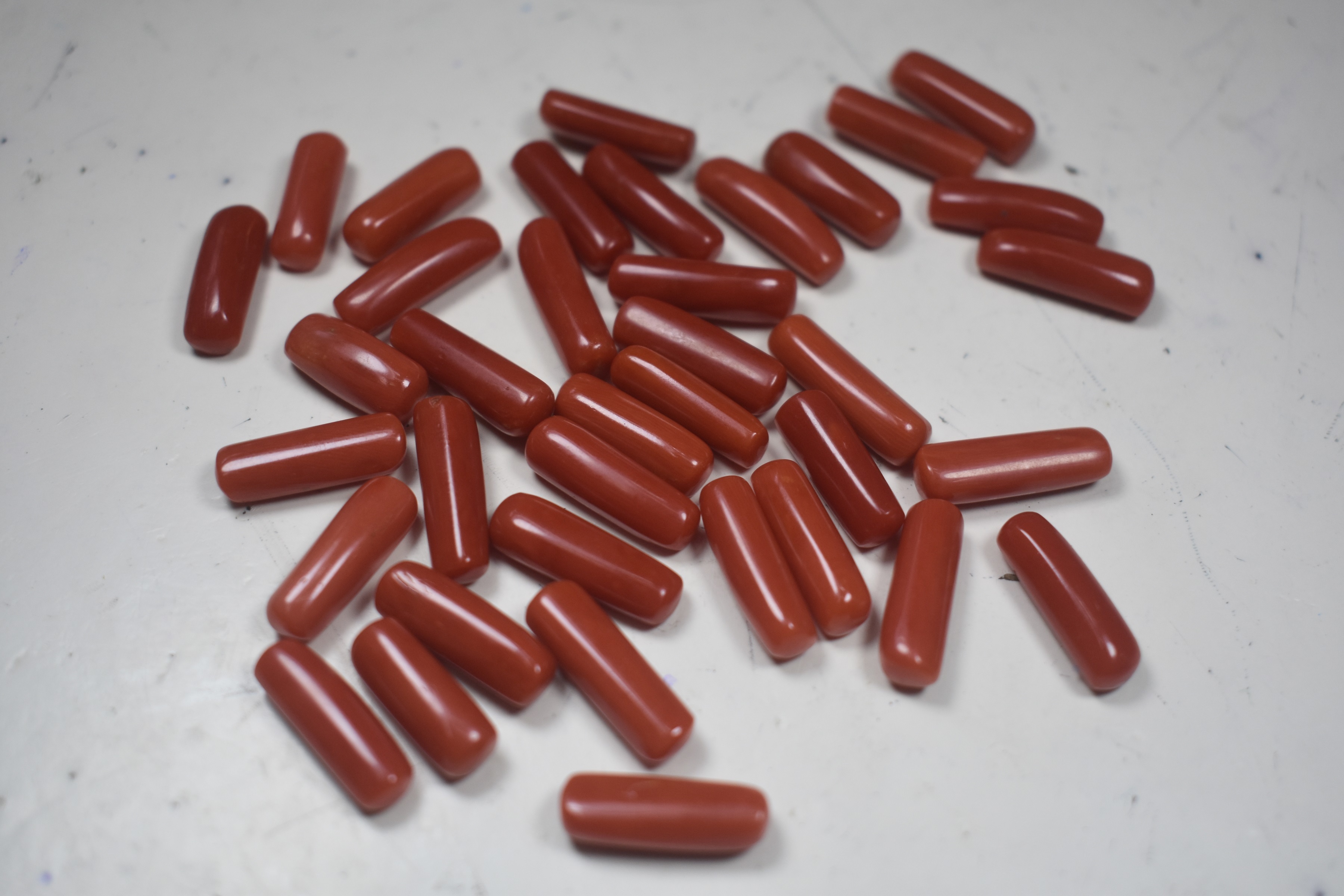Red Coral Stone - Coral Material, Various Sizes, Deep Red Color, 3.5-4 Hardness, Vitreous Luster | Tubular Shape, Ideal For Jewelry And Decorative Use