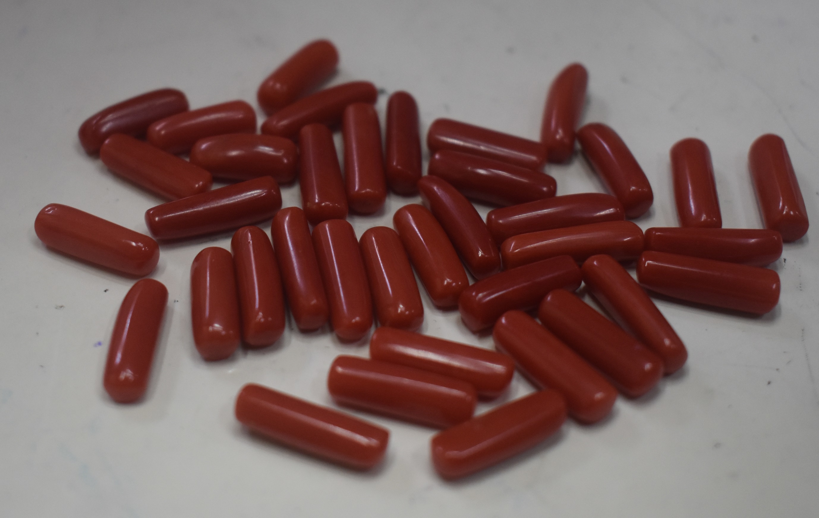 Red Coral Stone - Coral Material, Various Sizes, Deep Red Color, 3.5-4 Hardness, Vitreous Luster | Tubular Shape, Ideal For Jewelry And Decorative Use