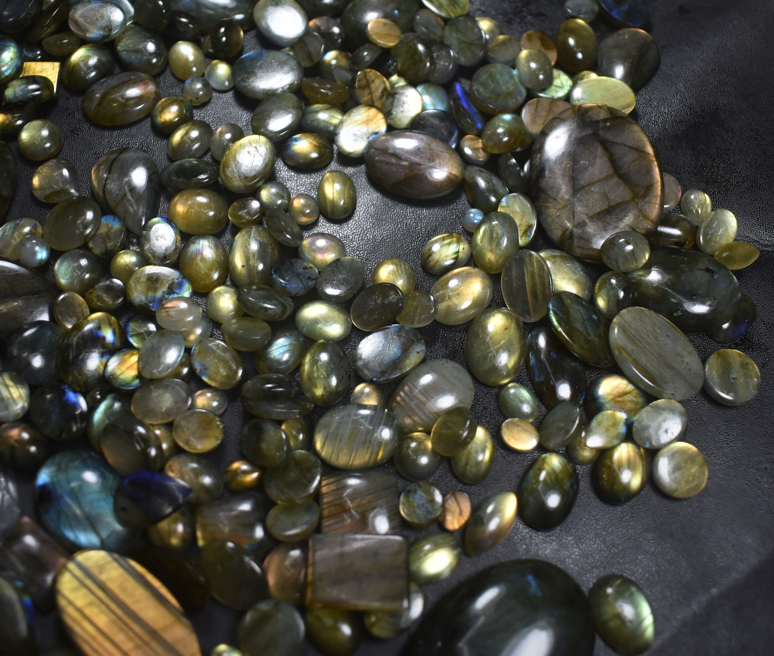 Black Rainbow Polished Stone Lebradol