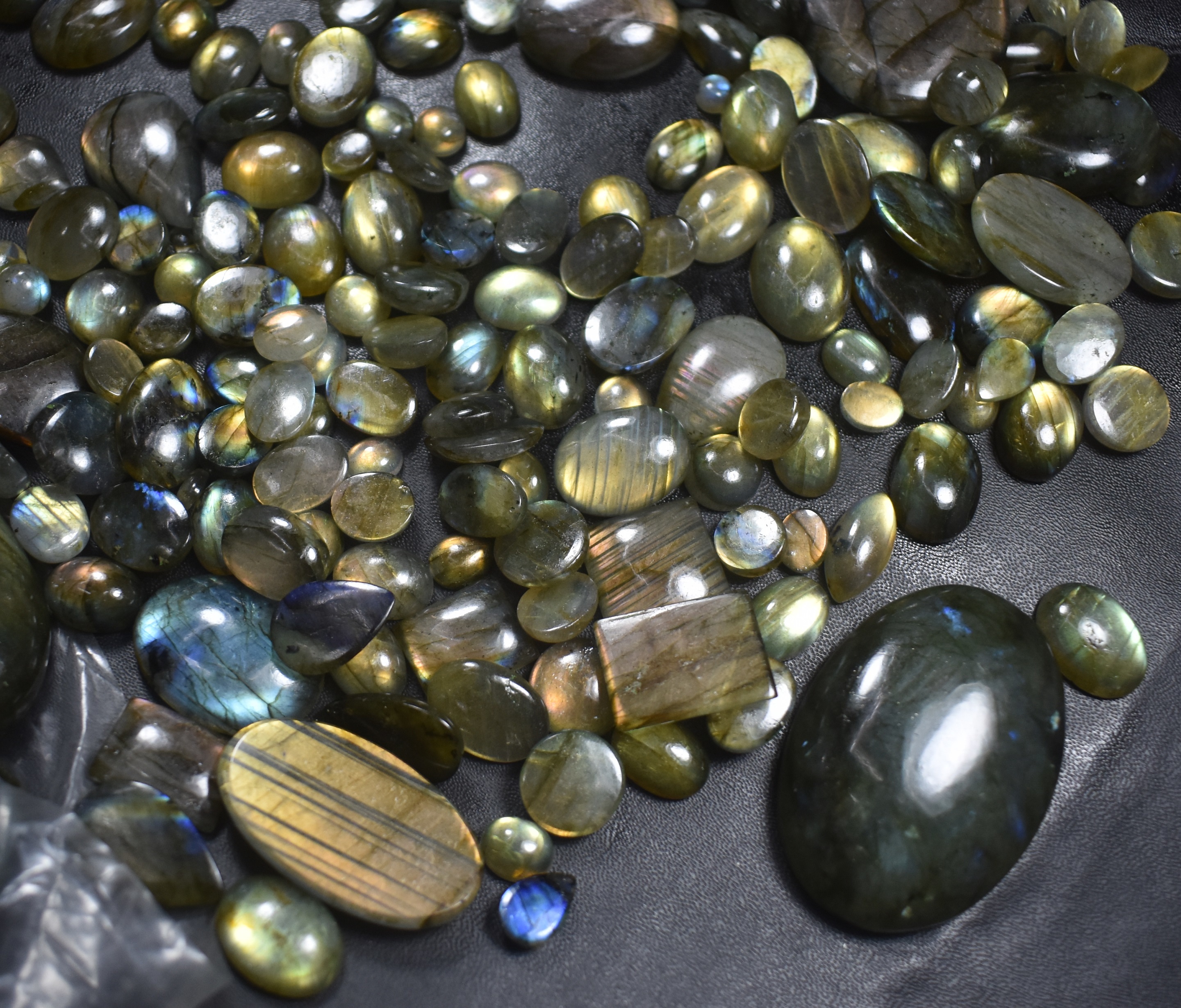 Black Rainbow Polished Stone Lebradol
