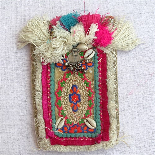 मोबाइल पाउचों की कढ़ाई