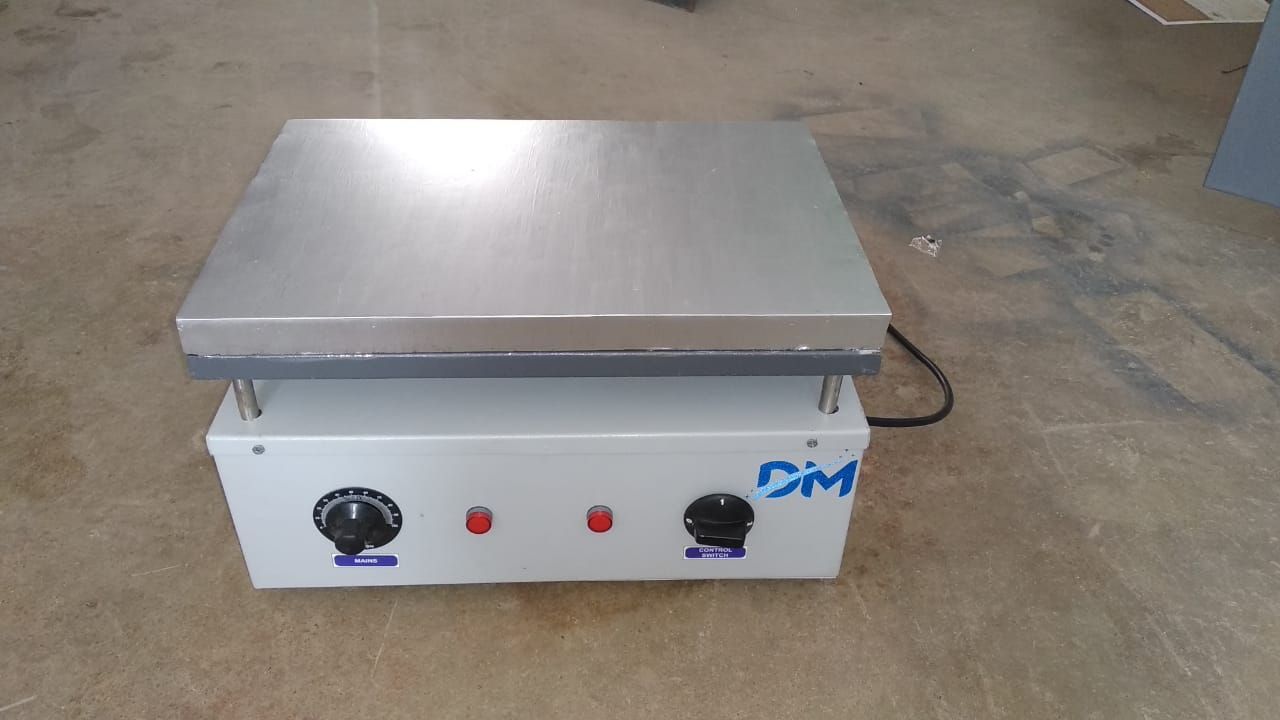 Laboratory Hot Plate - Heavy Cast Iron / Stainless Steel, 25x30 - 45x60 Mm, Gray And White, 300â°c Max Temp, 230v Ac, 1000 Rpm Speed, 3 Heat Control Switches