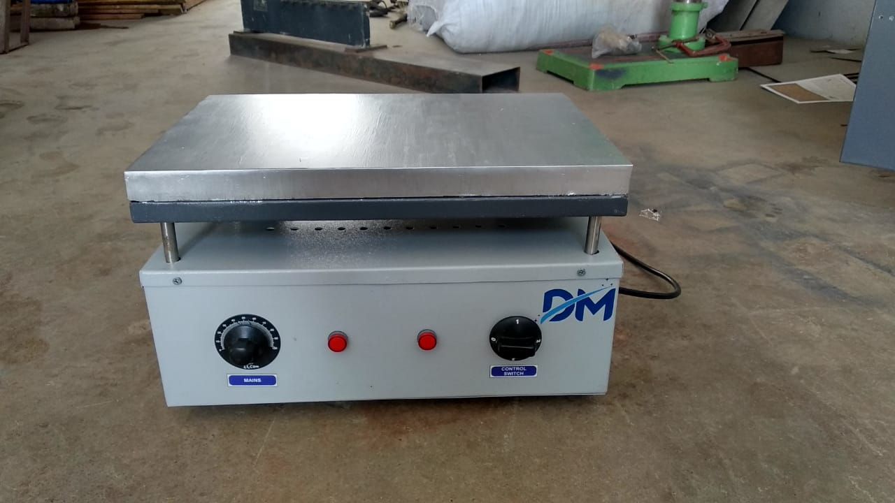 Laboratory Hot Plate - Heavy Cast Iron / Stainless Steel, 25x30 - 45x60 Mm, Gray And White, 300â°c Max Temp, 230v Ac, 1000 Rpm Speed, 3 Heat Control Switches