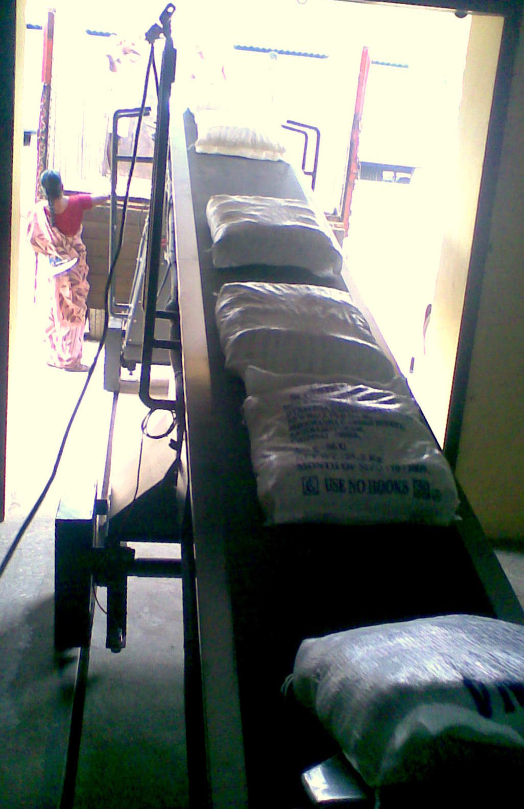 Truck Loading And Unloading Machines Load Capacity: 36 Tonnes Per Hour Metric Ton