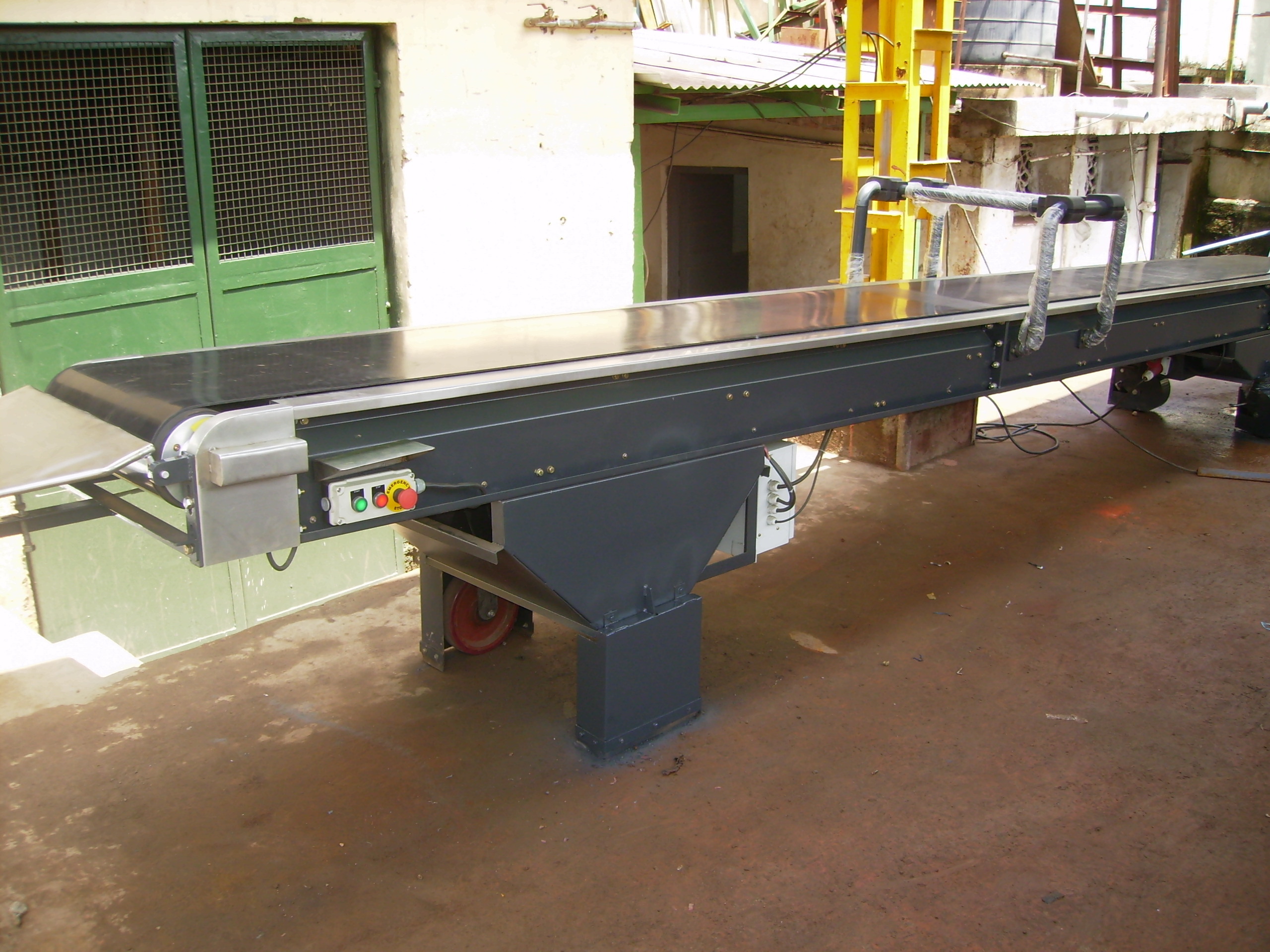 Truck Loading And Unloading Machines Load Capacity: 36 Tonnes Per Hour Metric Ton