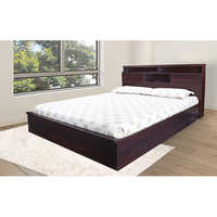 डिज़ाइनर लकड़ी का बिस्तर