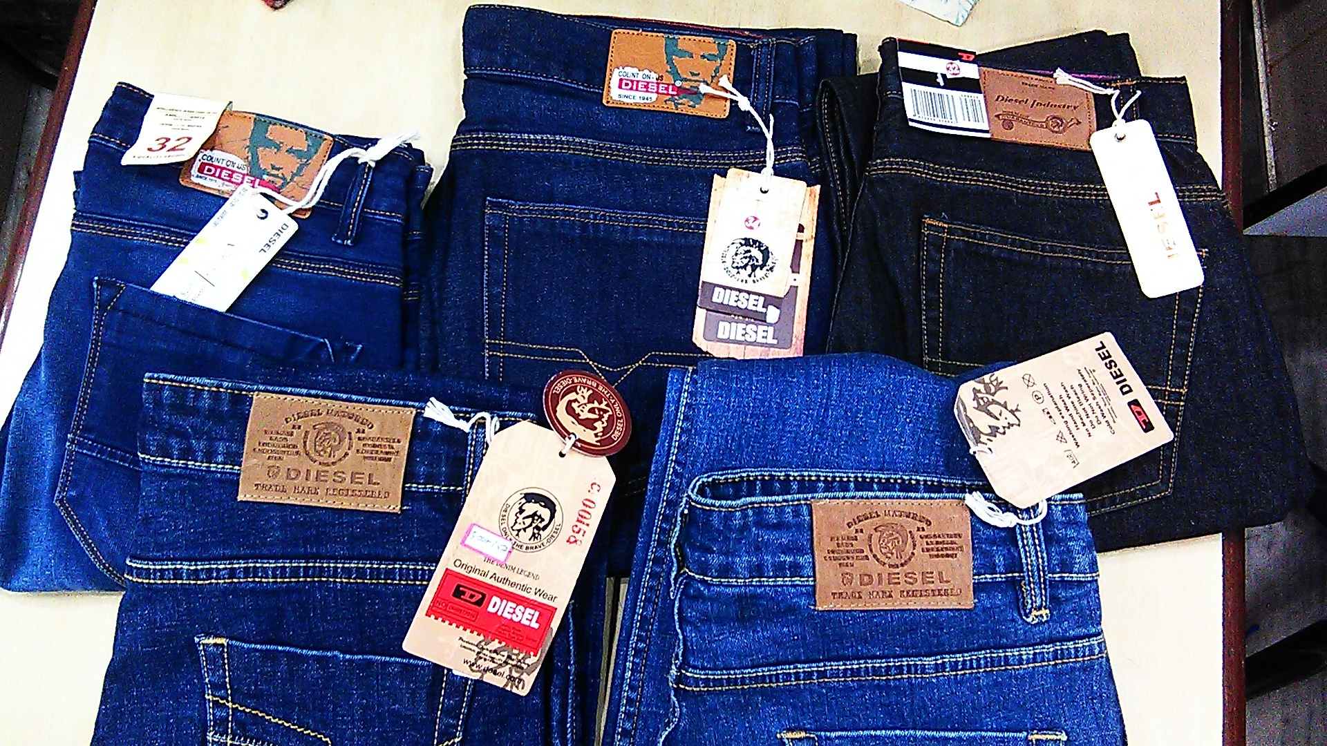 Cool Dry Branded Men & Women Shirts With Bill For Resale In India_edgu
