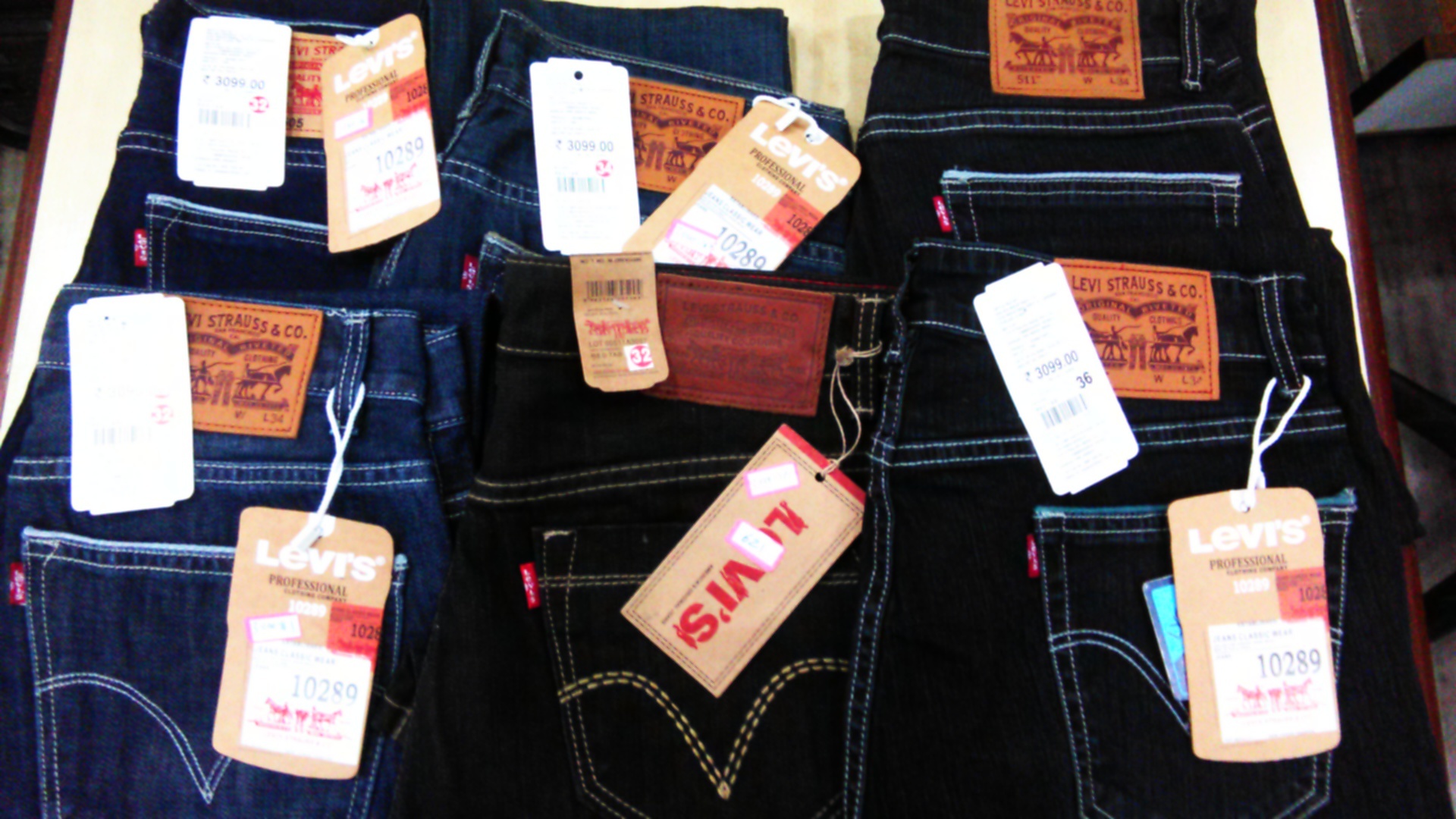 Multi Shades Branded Stretchable Denim Jeans With Bill For Resale In India