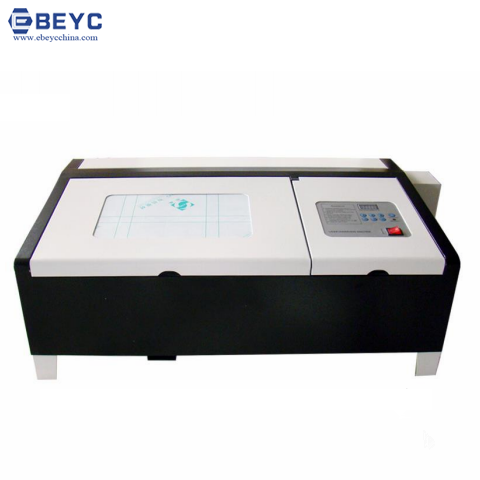 स्वचालित 80* 50 सेमी छोटी काली लेजर उत्कीर्णन मशीन