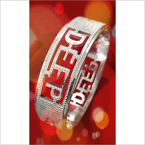 सिल्वर नाम बांगल्स