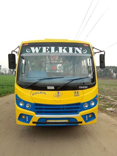 पीला स्कूल बस