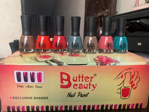 सिल्वर मेटैलिक नेल पॉलिश