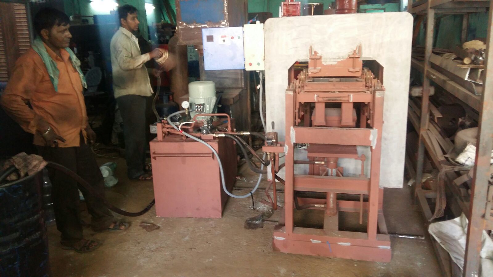 Fly Ash Brick Making Machine - Color: Red And Blue
