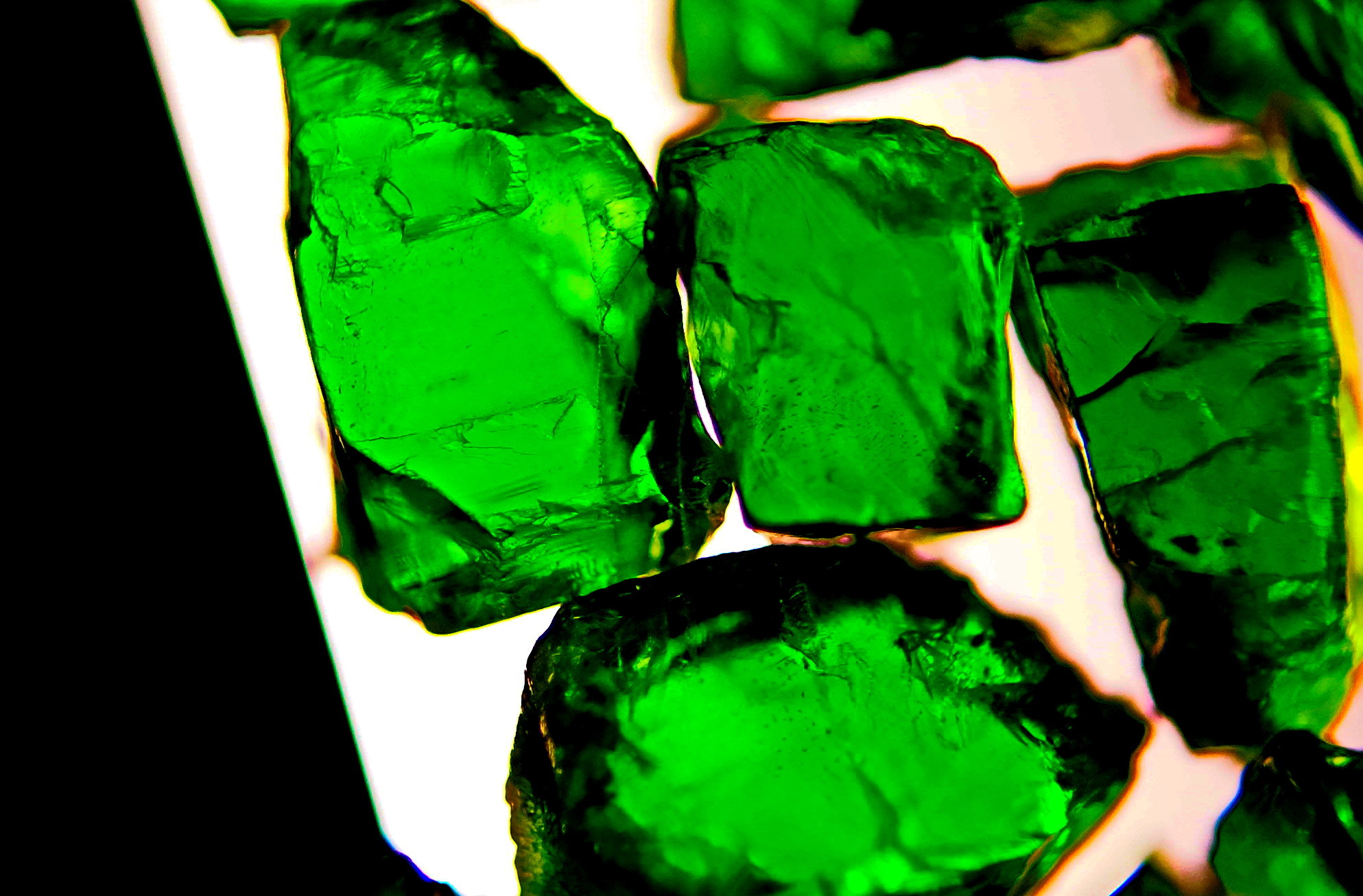 Chrome Diopside Rough Hq 600