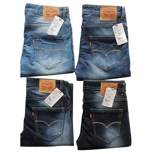 पुरुषों के सीधे फिट जीन्स