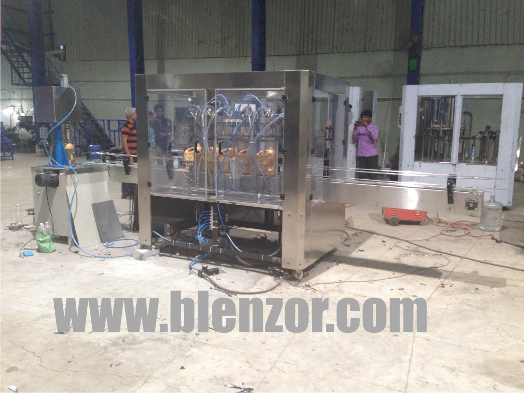 Complete Automatic Lubricant Oil Filling Machine Capacity: 5000 Kg/hr