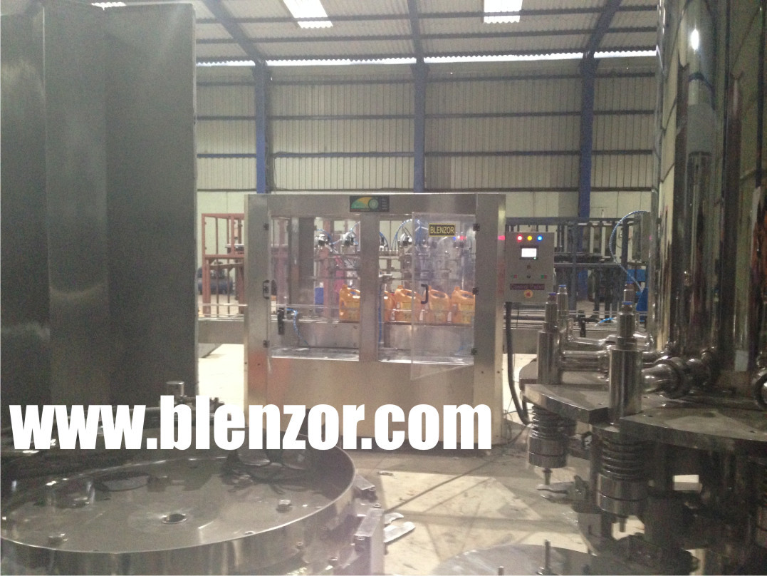 Complete Automatic Lubricant Oil Filling Machine Capacity: 5000 Kg/hr