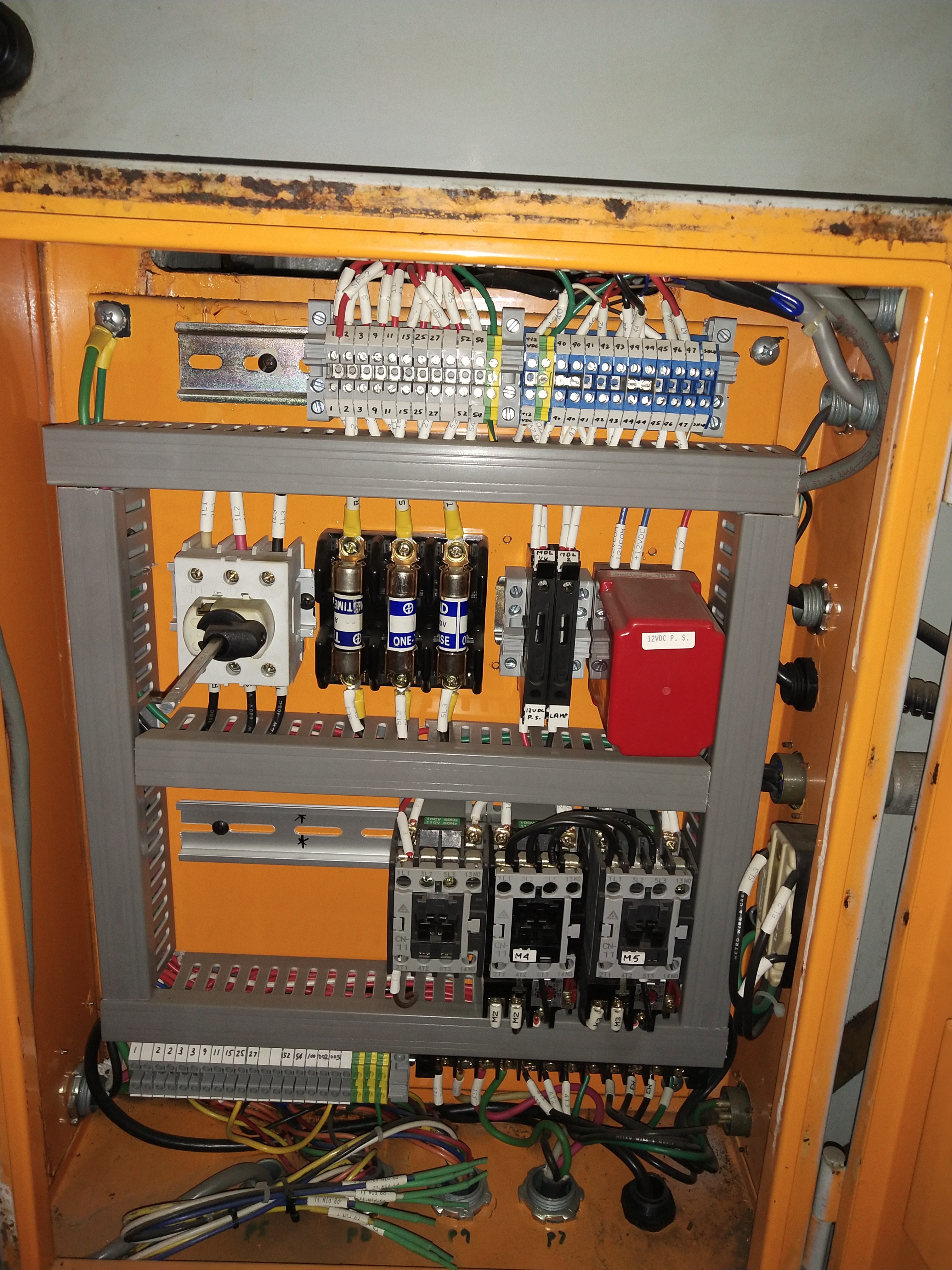 Cylindrical Rendering Machine - Cast Iron, 1800x1000x1500 Mm, 1500 Kg | Features: High Precision, Durable Design, Efficient Operation, Easy Maintenance, Versatile Applications