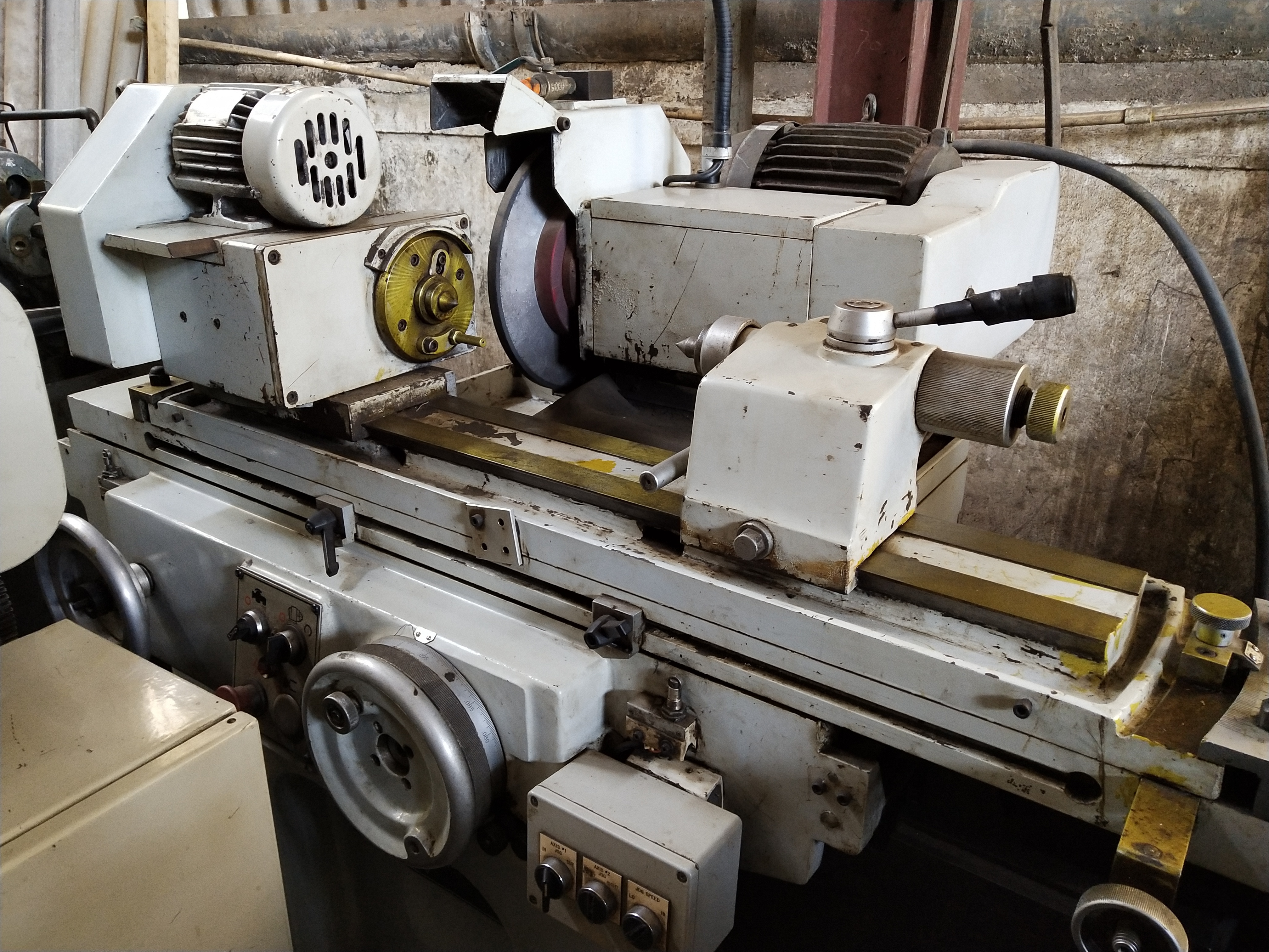 Cylindrical Rendering Machine - Cast Iron, 1800x1000x1500 Mm, 1500 Kg | Features: High Precision, Durable Design, Efficient Operation, Easy Maintenance, Versatile Applications