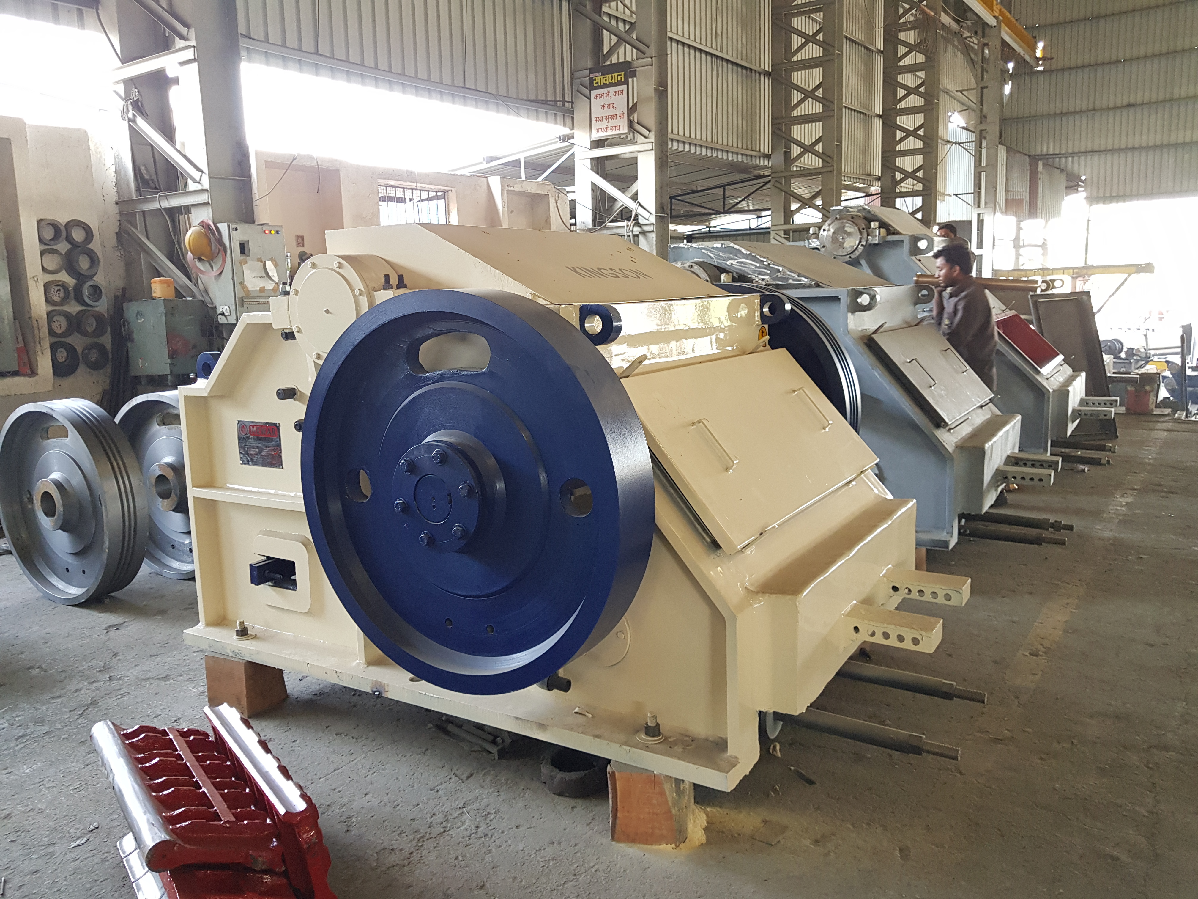 Stone Crusher - Steel Construction, Varying Dimensions, Electric Drive, Blue Finish | Automatic Lubrication, High Productivity, Low Power Consumption, Longer Life, Lower Maintenance, Simple Gap Setting