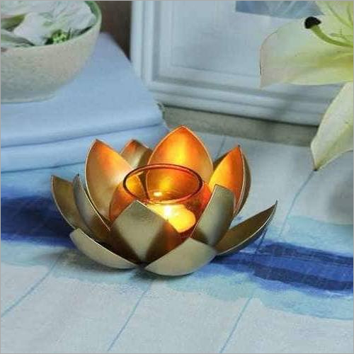 धातु में बना कमल के आकार का टीलाईट मोमबत्ती धारक