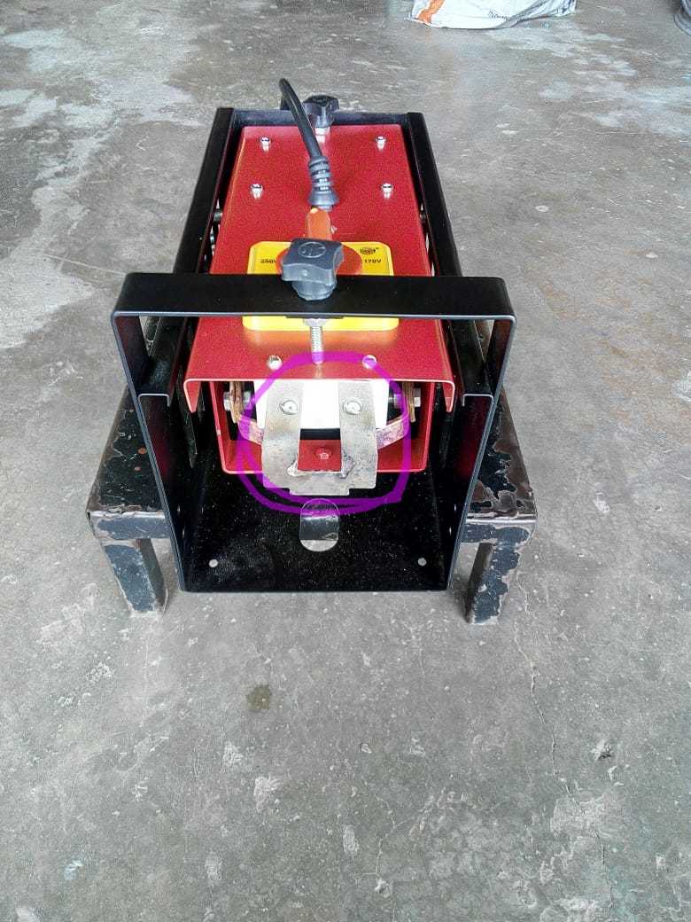 Red Debeaker Machine (Manual)