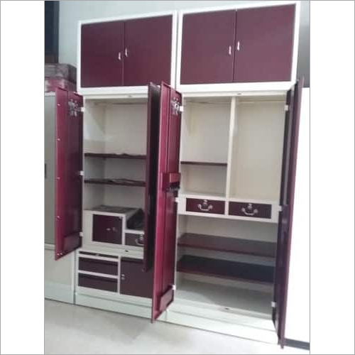 दीवार से दीवार वार्डरोब