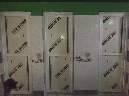 UPVC बाथरूम दरवाजे