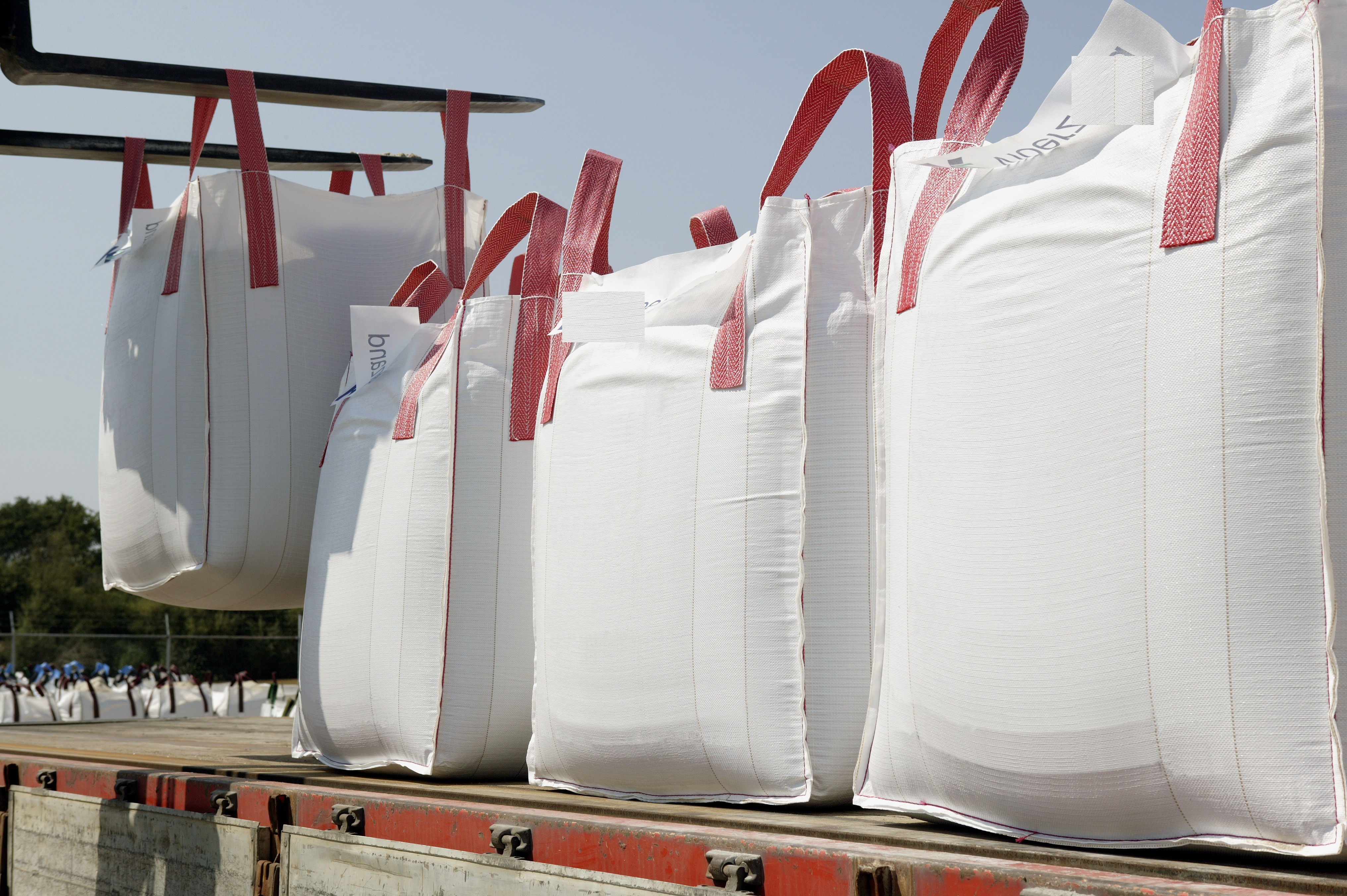 Jumbo Bag - Polypropylene, Variable Dimensions, 1000kg Capacity | Customizable, Durable, Space-saving, Versatile, Un Certified