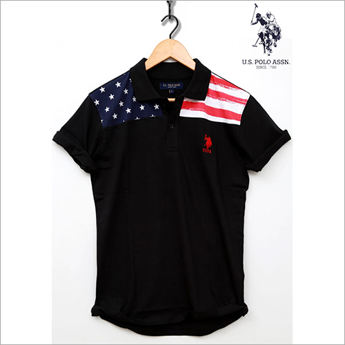 काले पोलो टी-शर्ट