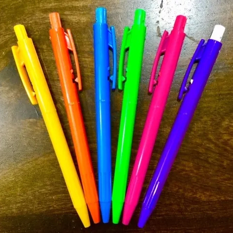 मल्टी कलर पुश बटन बॉलपॉइंट पेन