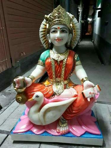 गायत्री माँ की मूर्ति