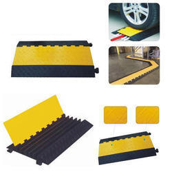 केबल प्रोटेक्टर - 4 चैनल एप्लीकेशन: सिनेमा थिएटर