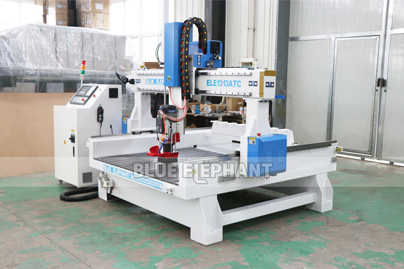 Vacuum Cleaning System 1300*1300*500mm 8pcs Linear Tool Storage Automatic Woodworking Carving Machine With Sinking Table For Processing Thicker Wood