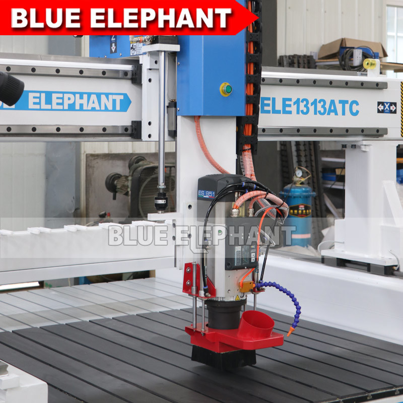 Vacuum Cleaning System 1300*1300*500mm 8pcs Linear Tool Storage Automatic Woodworking Carving Machine With Sinking Table For Processing Thicker Wood