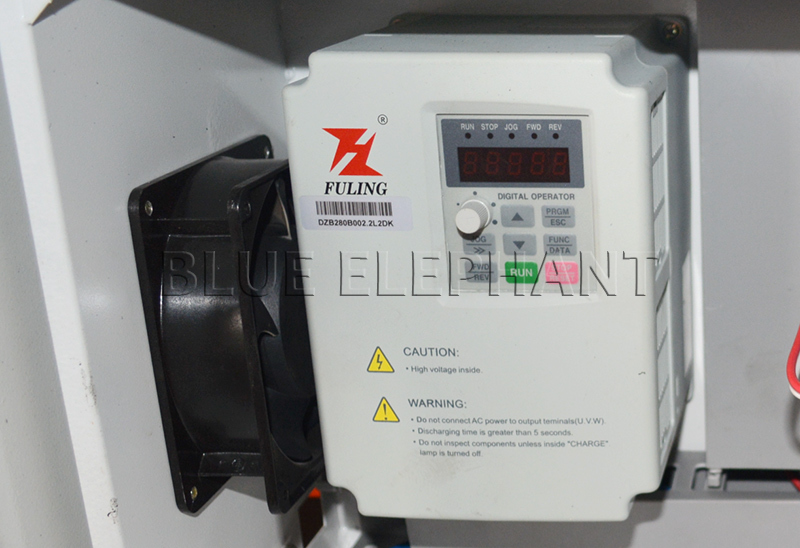 Vacuum Cleaning System 1m*2m High Z Axis Wood Working Cnc Machinery With Pvc Protection T-slot Table