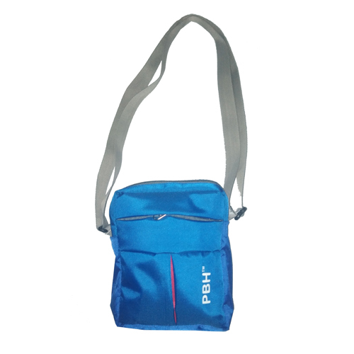 यात्रा मैसेंजर बैग
